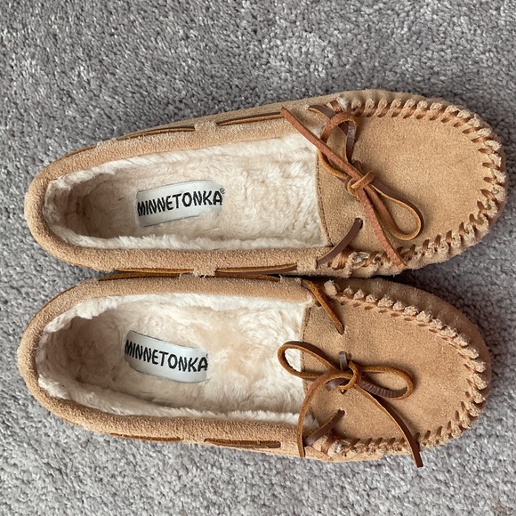 Minnetonka Women's Britt Trapper Shoes - Picture 1 of 3